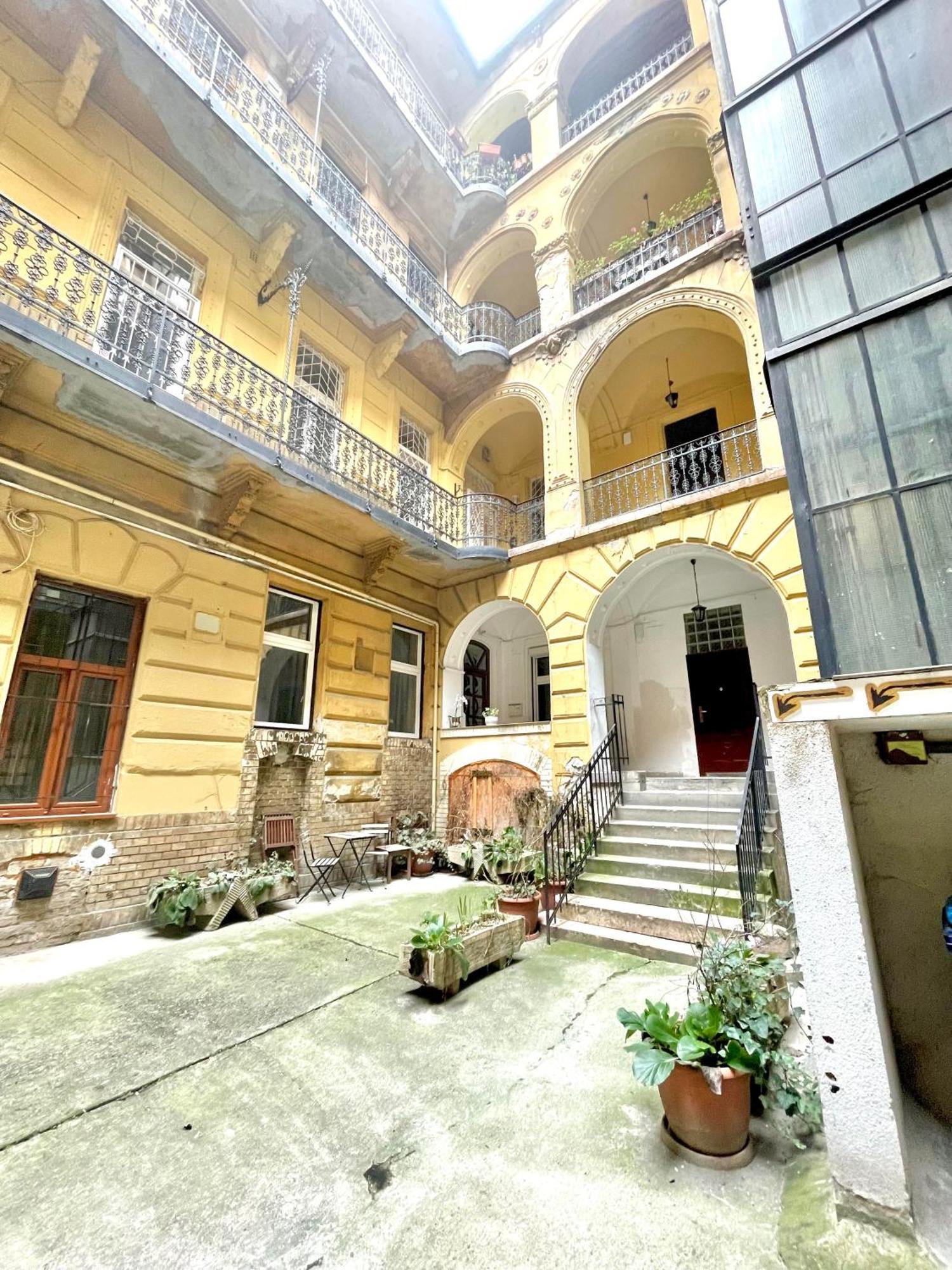 Small Cosy Apartment Near The Famous Westend City Center ブダペスト エクステリア 写真