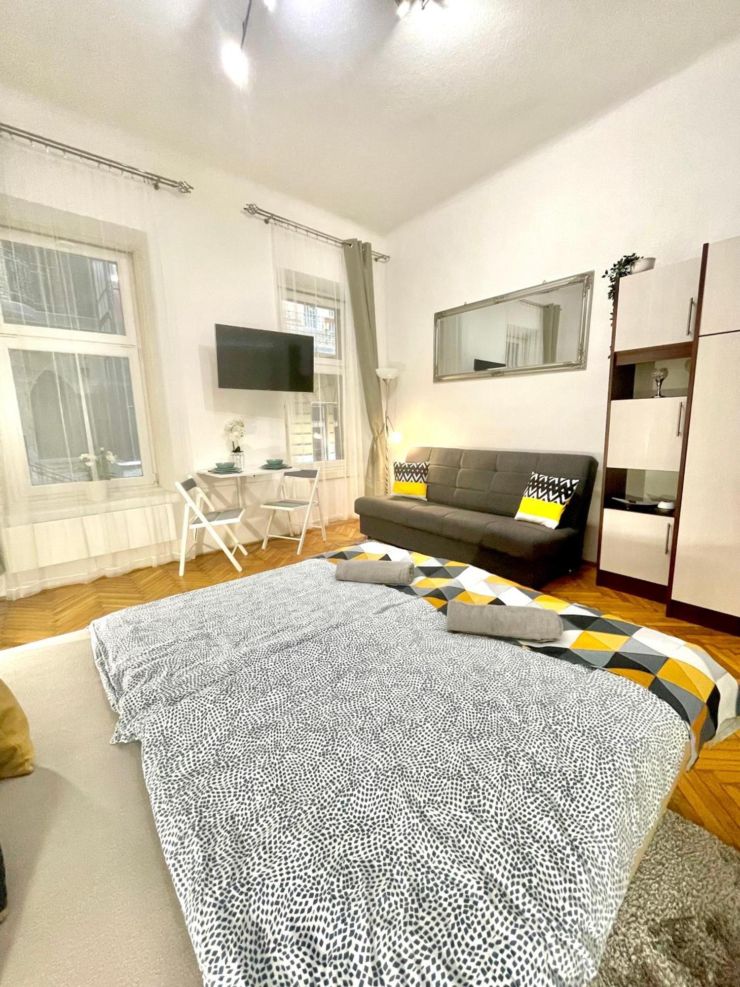 Small Cosy Apartment Near The Famous Westend City Center ブダペスト エクステリア 写真